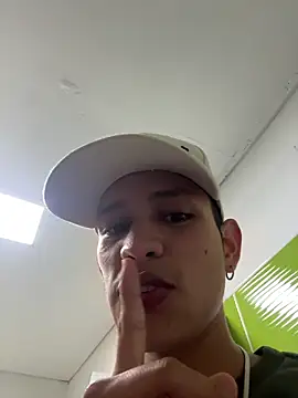 Pokazy przed kamerką – HarryGaze