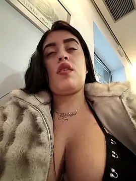 Chat +18 de MissNyraSecret ao vivo