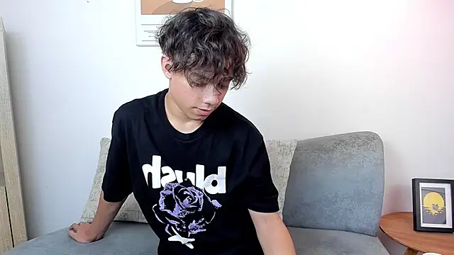 Honeymoon_sariel Show Webcam