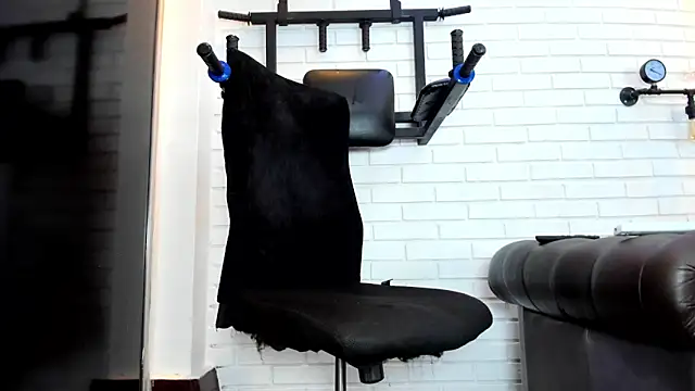 ItaloMoore Chat XXX live