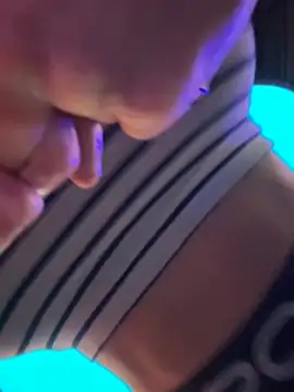 Webkamerová show F3ckd0lllucy