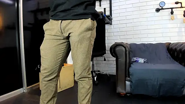 ItaloMoore Chat XXX live