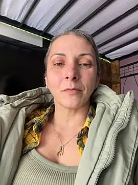 cumguzzler143 webkamerás műsora