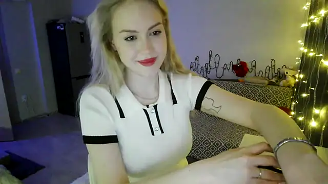 LunaPeony élő XXX-chatje