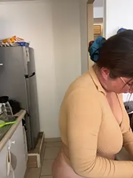 WHITEWOMEN_2's Live XXX Chat