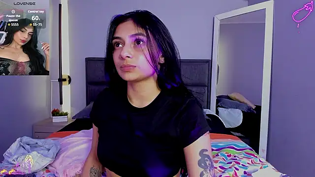 lilith_petit_ Chat XXX live