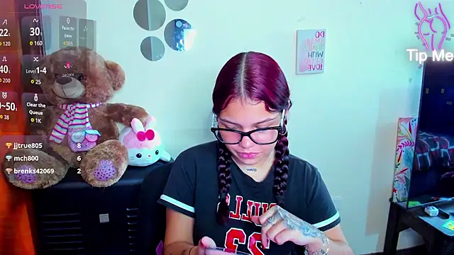 Chat +18 de Ema__Luna ao vivo