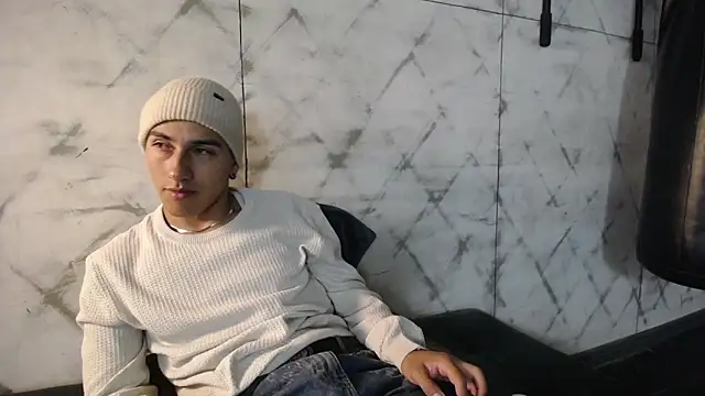 Andy_Joy_: διαδικτυακό σόου στην κάμερα