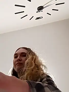 Show modela KisaVixen na web-kameri