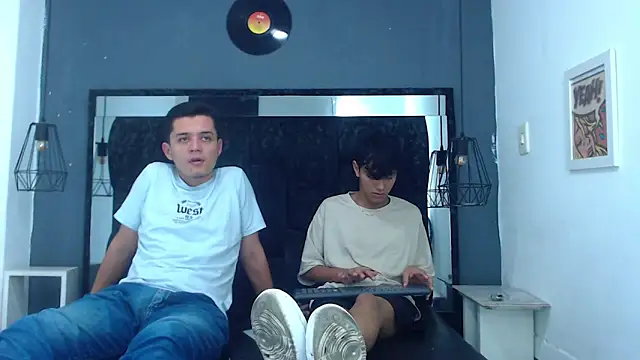 Chat +18 de James_And_Kenet ao vivo