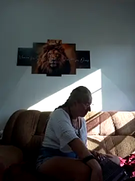 MILEIDE980 Adlı Modelin Canlı XXX Sohbeti