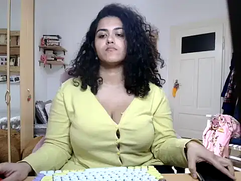 Chat +18 de Curvydesifromgermany ao vivo