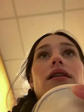 XXX chat uživo modela Mia_Mia_M