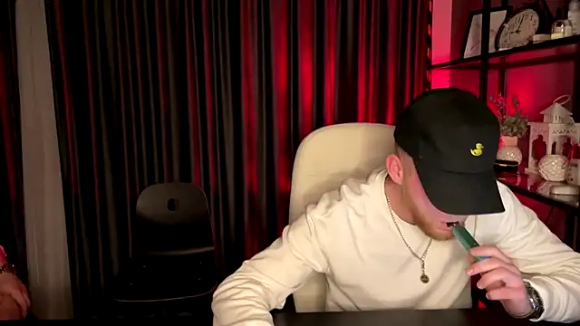 Show modela Adam_ice na web-kameri