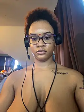 nickytheehawtie Adlı Modelin Canlı XXX Sohbeti