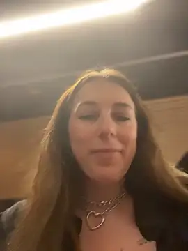 XXX chat uživo modela MommmyYummy