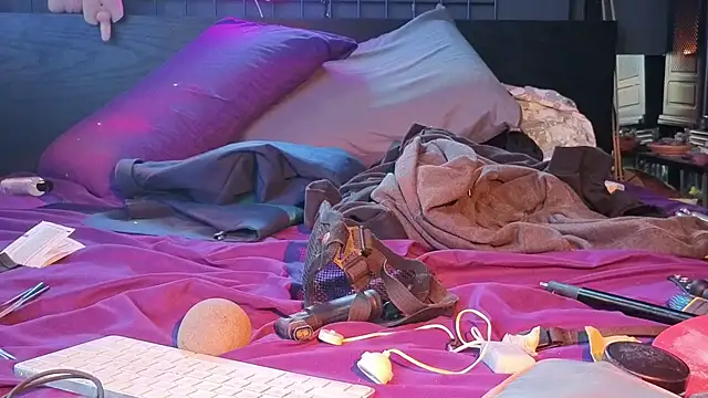 xxxleolustxxx élő XXX-chatje