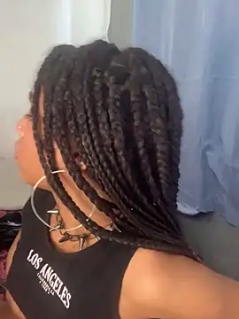 Show modela Lillith_Bloom na web-kameri