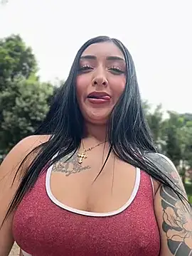 Kathy2026: διαδικτυακό σόου στην κάμερα