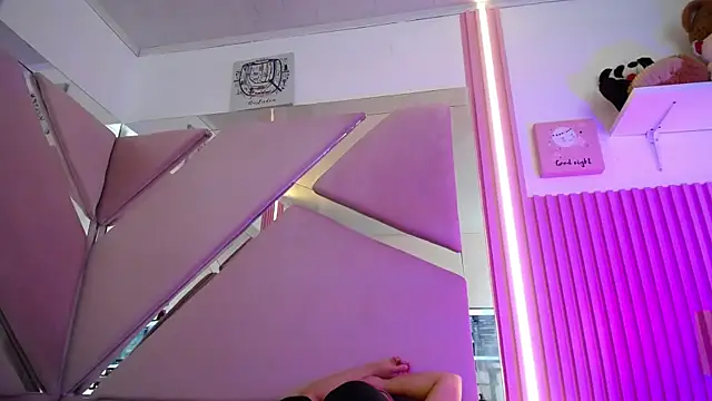 _Miaaleon Adlı Modelin Canlı XXX Sohbeti