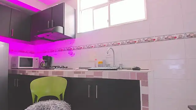 Emma-evans Adlı Modelin Canlı XXX Sohbeti