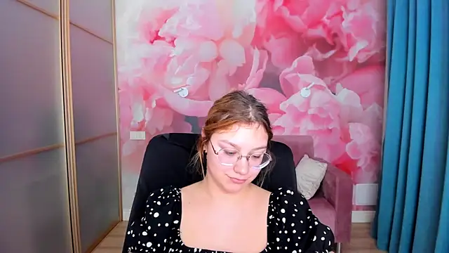 AngelinaLow Adlı Modelin Canlı XXX Sohbeti