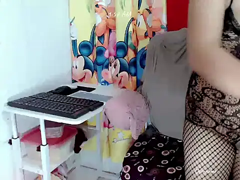 nesianhottits: онлайн-секс-чат