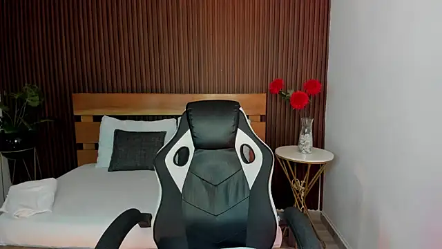 rossie_lanie_ Adlı Modelin Canlı XXX Sohbeti