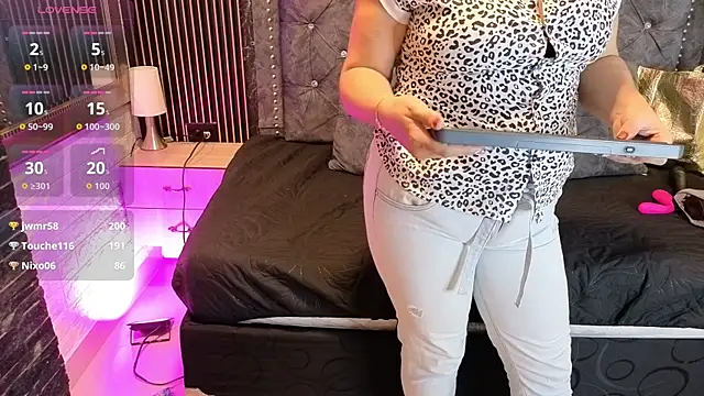 charlotte__G Adlı Modelin Canlı XXX Sohbeti