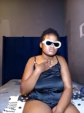 FREAKBARBIE02 Adlı Modelin Canlı XXX Sohbeti