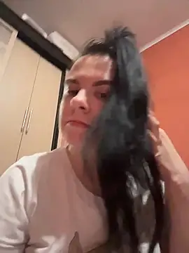 HellaReousx Adlı Modelin Canlı XXX Sohbeti