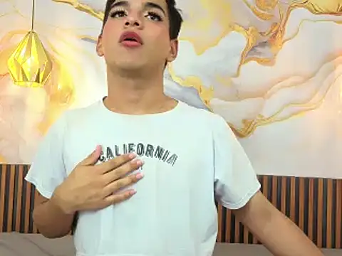 Show modela AndyTovar na web-kameri