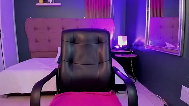 CurvyHoney_ – Live XXX-chat