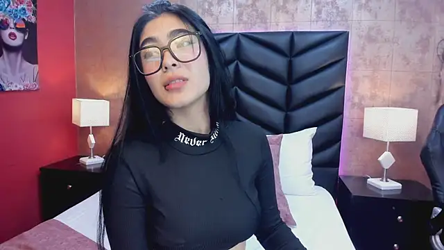 VictoriaHiills Chat XXX live