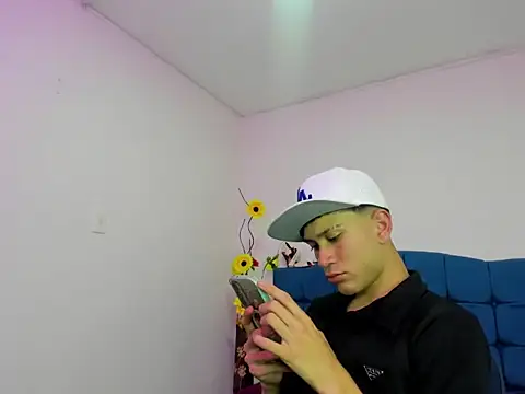 Chatroom XXX en direct de Ailanys_Miller