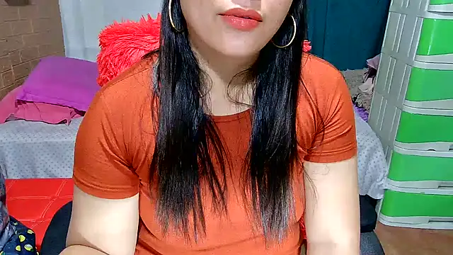 Ugly-Filipina Adlı Modelin Canlı XXX Sohbeti