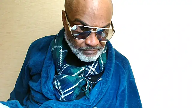 sinnernoir: онлайн-секс-чат