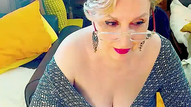 GattonaBiondona's Live XXX Chat