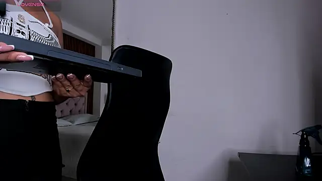 XXX chat uživo modela CandyRoxx1_