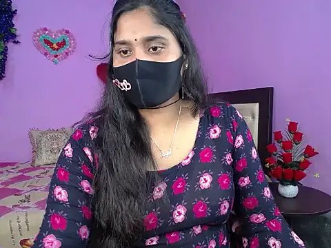 Pokazy przed kamerką – Maiya_Amber