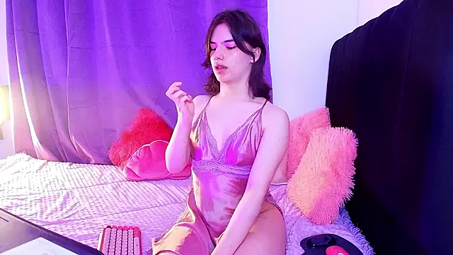 Angel_shiny: διαδικτυακό σόου στην κάμερα