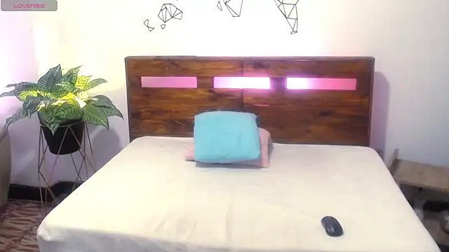 Yeseniaa25_ Live XXX Chat