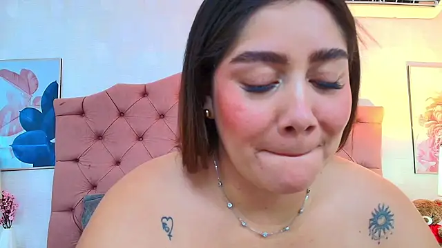 Živý XXX chat ThyaraJhons