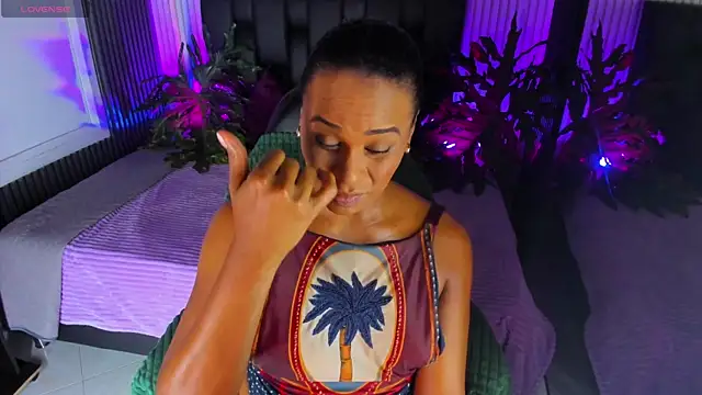 Онлайн чат XXX AriebonyBrooke