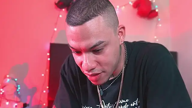 AlphaMasterXxx webkamerás műsora