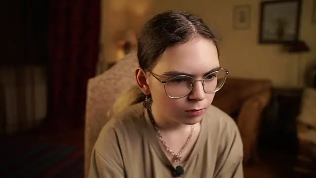 دردشة MyrlZangger الجنسية المباشرة