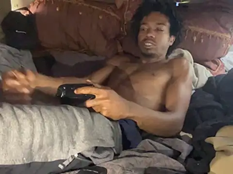 SlimeCrownzOut5's Live XXX Chat