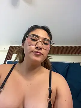 Chat XXX en directo de LunaRiivas