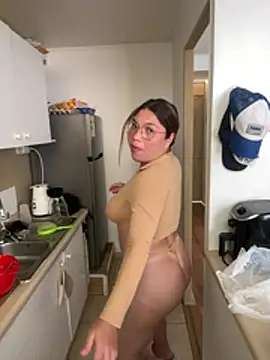 WHITEWOMEN_2's Live XXX Chat