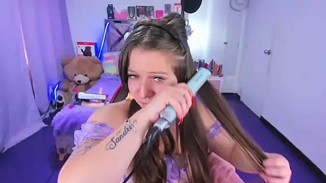 XXX chat uživo modela Luna_Analya